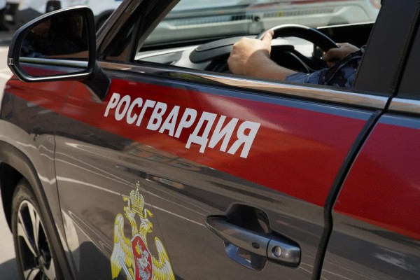 На северо-западе Москвы росгвардейцы задержали подозреваемого в краже элитного алкоголя