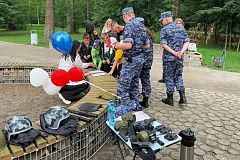 Столичные росгвардейцы провели профориентационное мероприятие с молодёжью в Пушкино