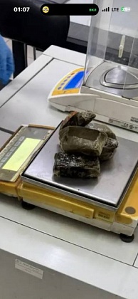 На востоке столицы сотрудники Госавтоинспекции изъяли у пассажира такси свыше 480 граммов гашиша
